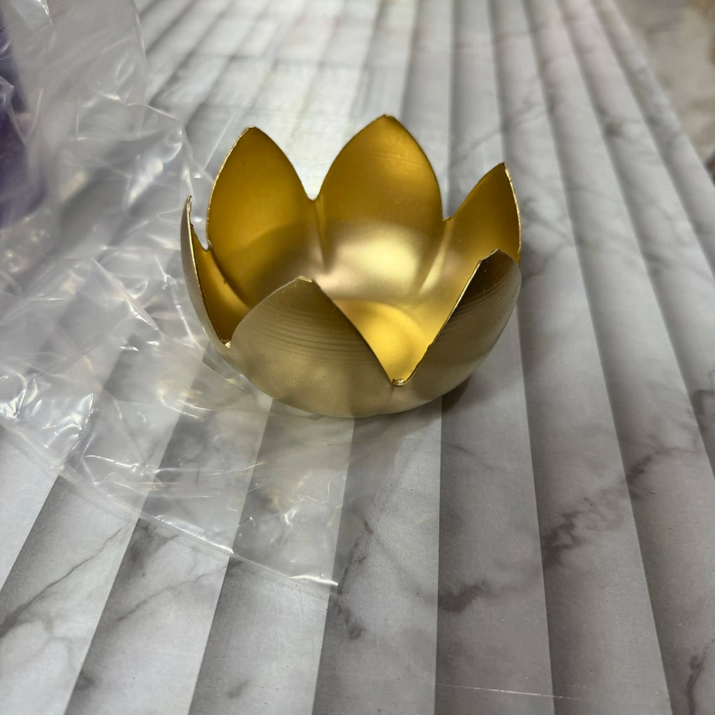 Lotus urli for candle making