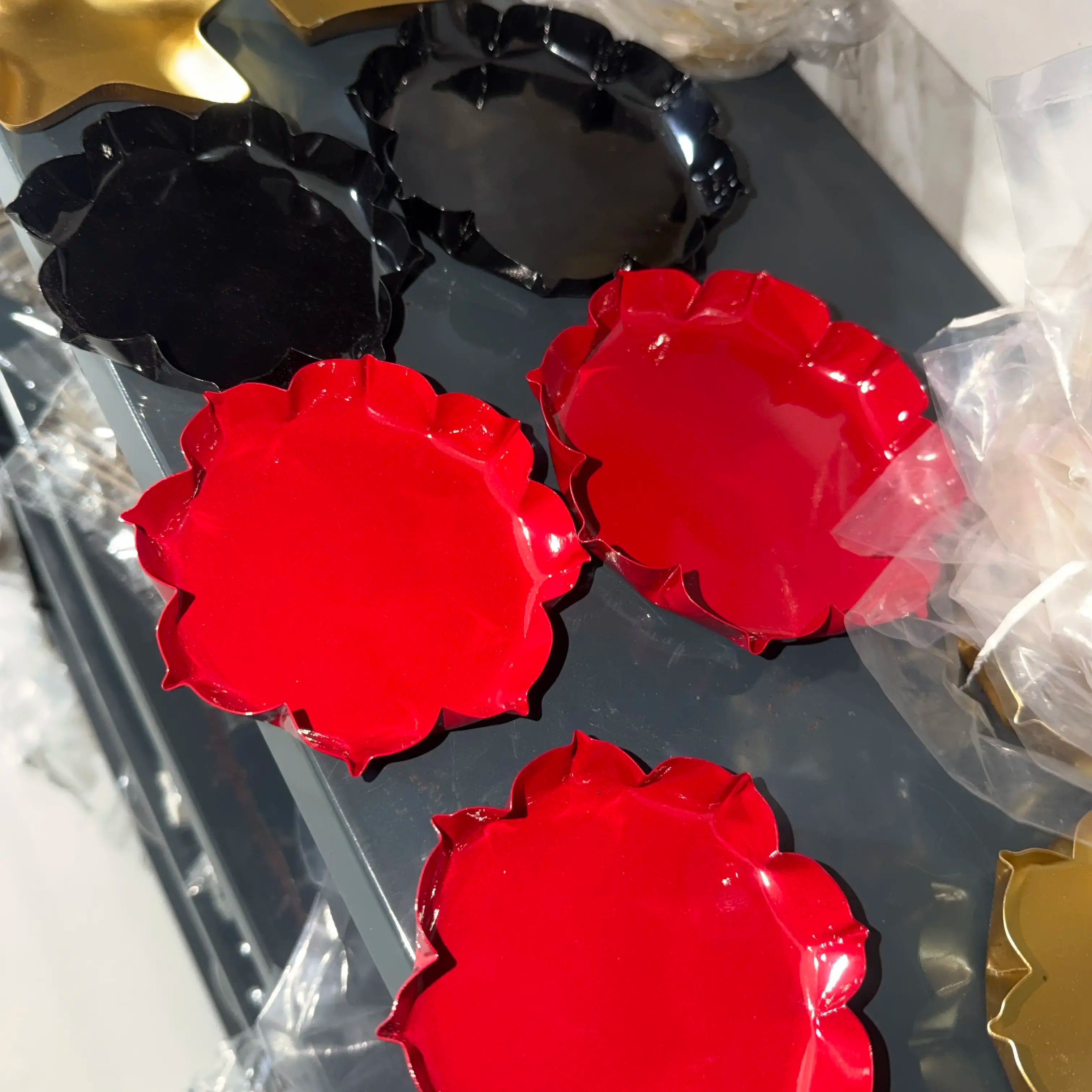 Red urli for candle